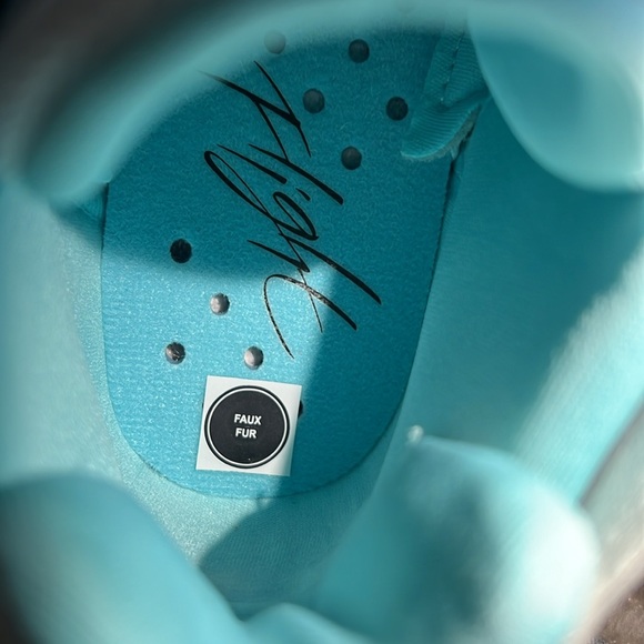 Authentic Jordan Women’s Jump Two Trey size 6.5 Neutral Grey/Bleach Aqua. - Picture 10 of 10